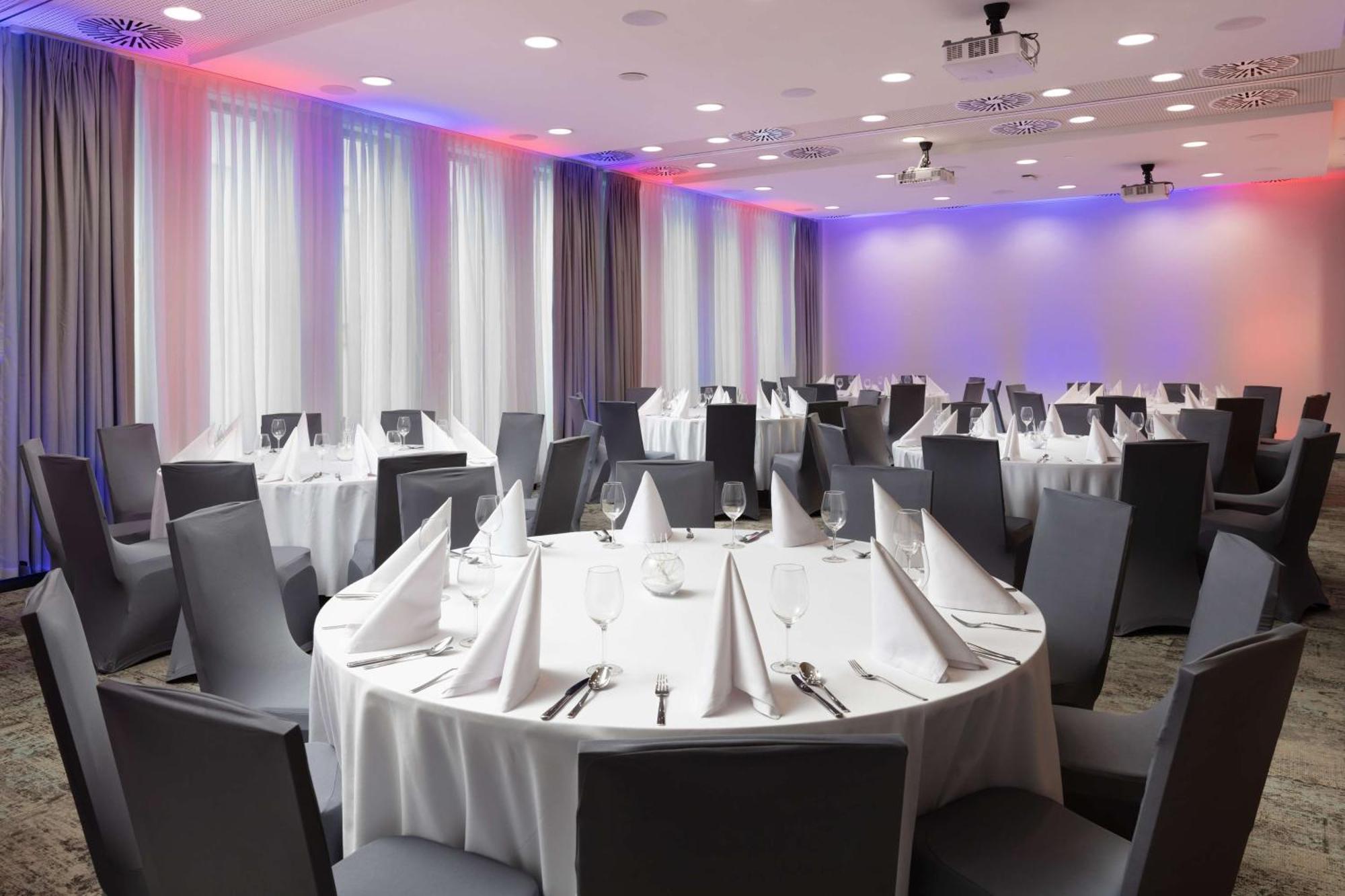 Hampton By Hilton Lodz City Center Bagian luar foto