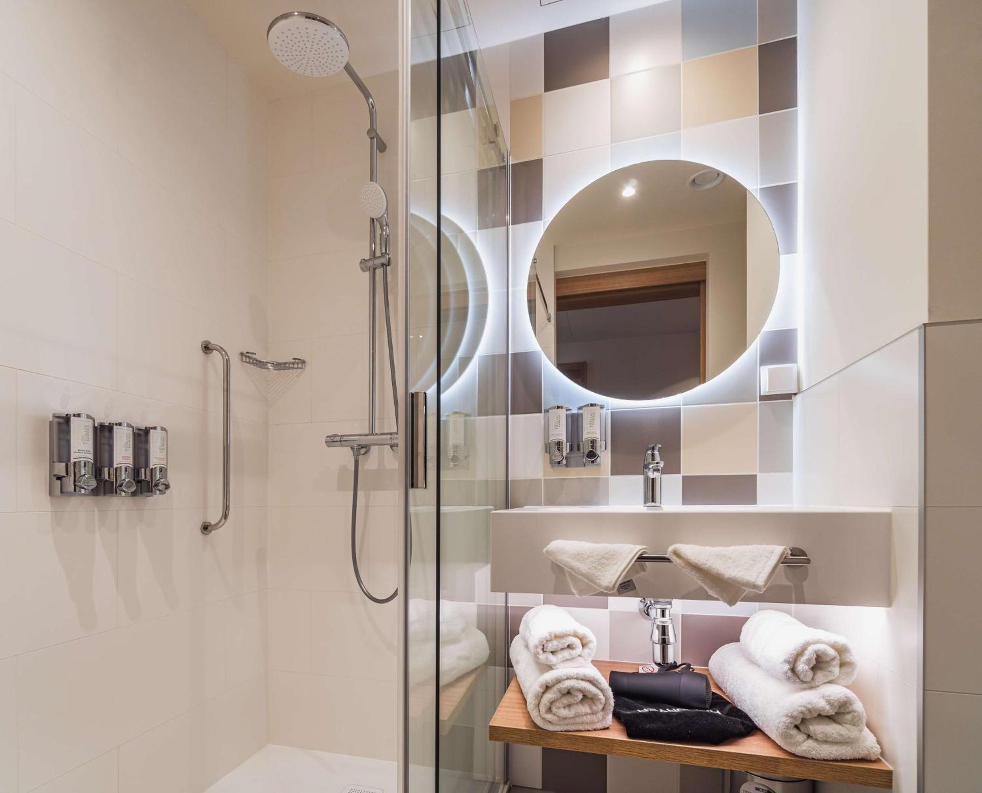 Hampton By Hilton Lodz City Center Bagian luar foto