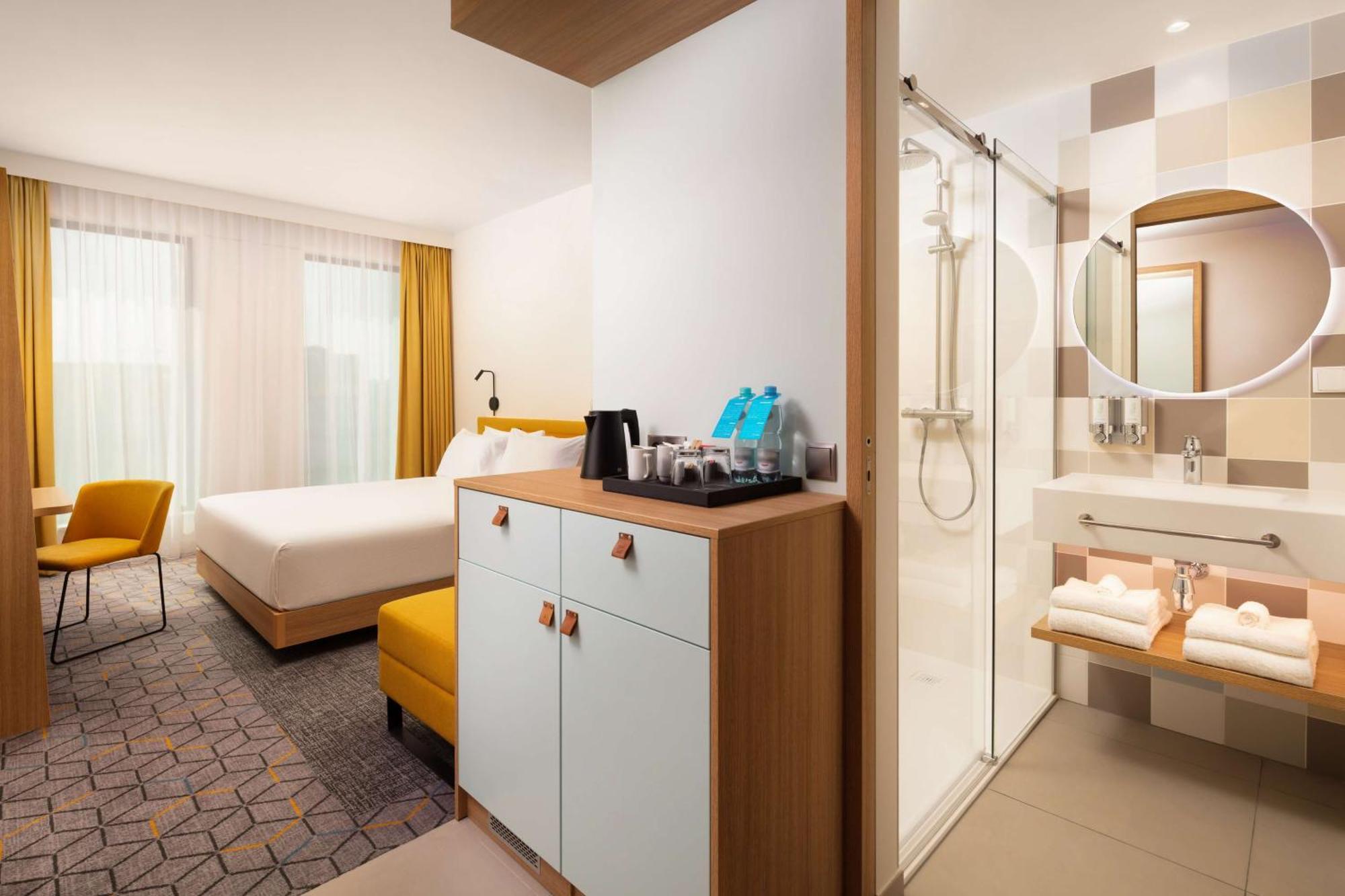 Hampton By Hilton Lodz City Center Bagian luar foto