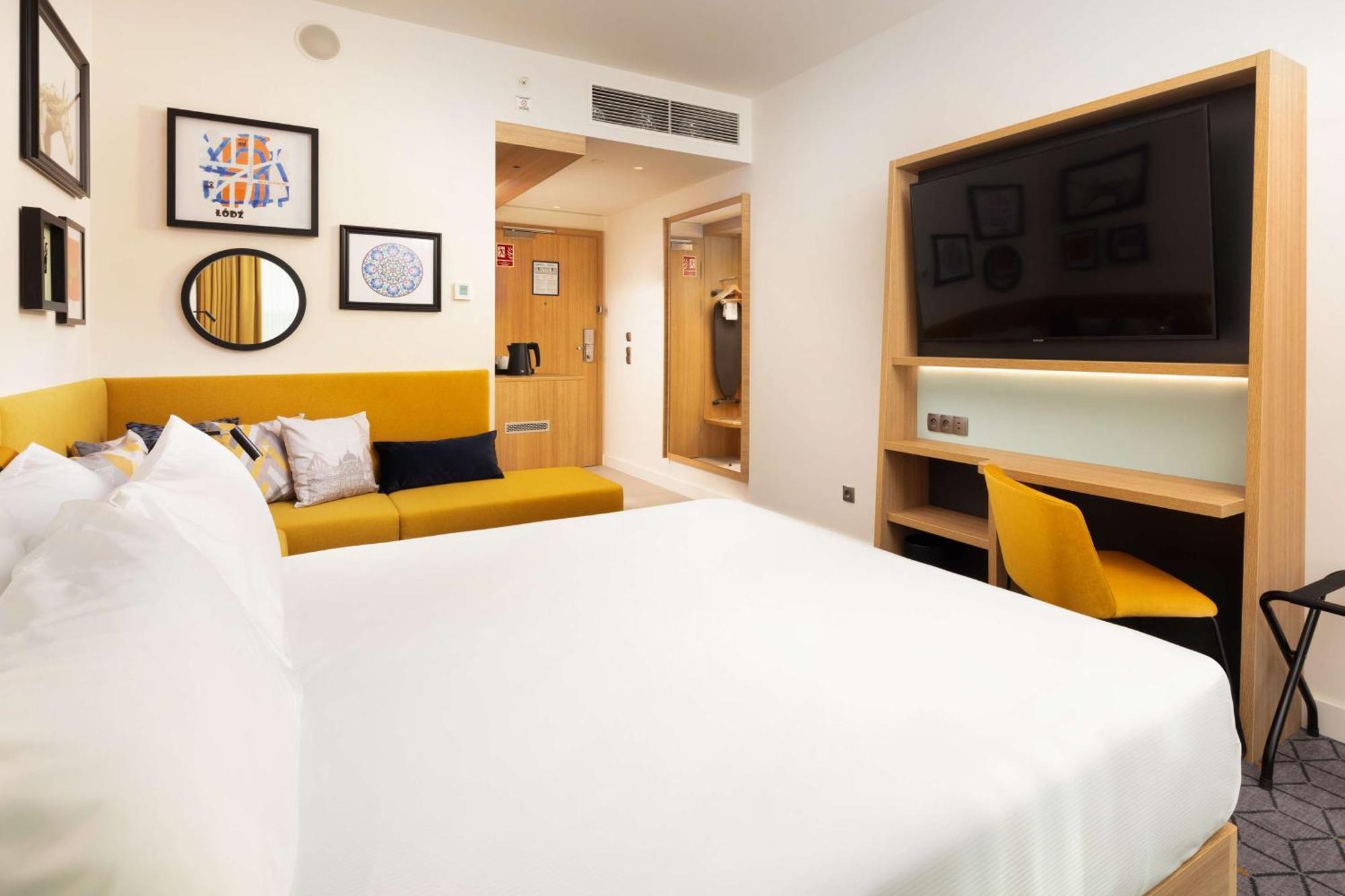 Hampton By Hilton Lodz City Center Bagian luar foto