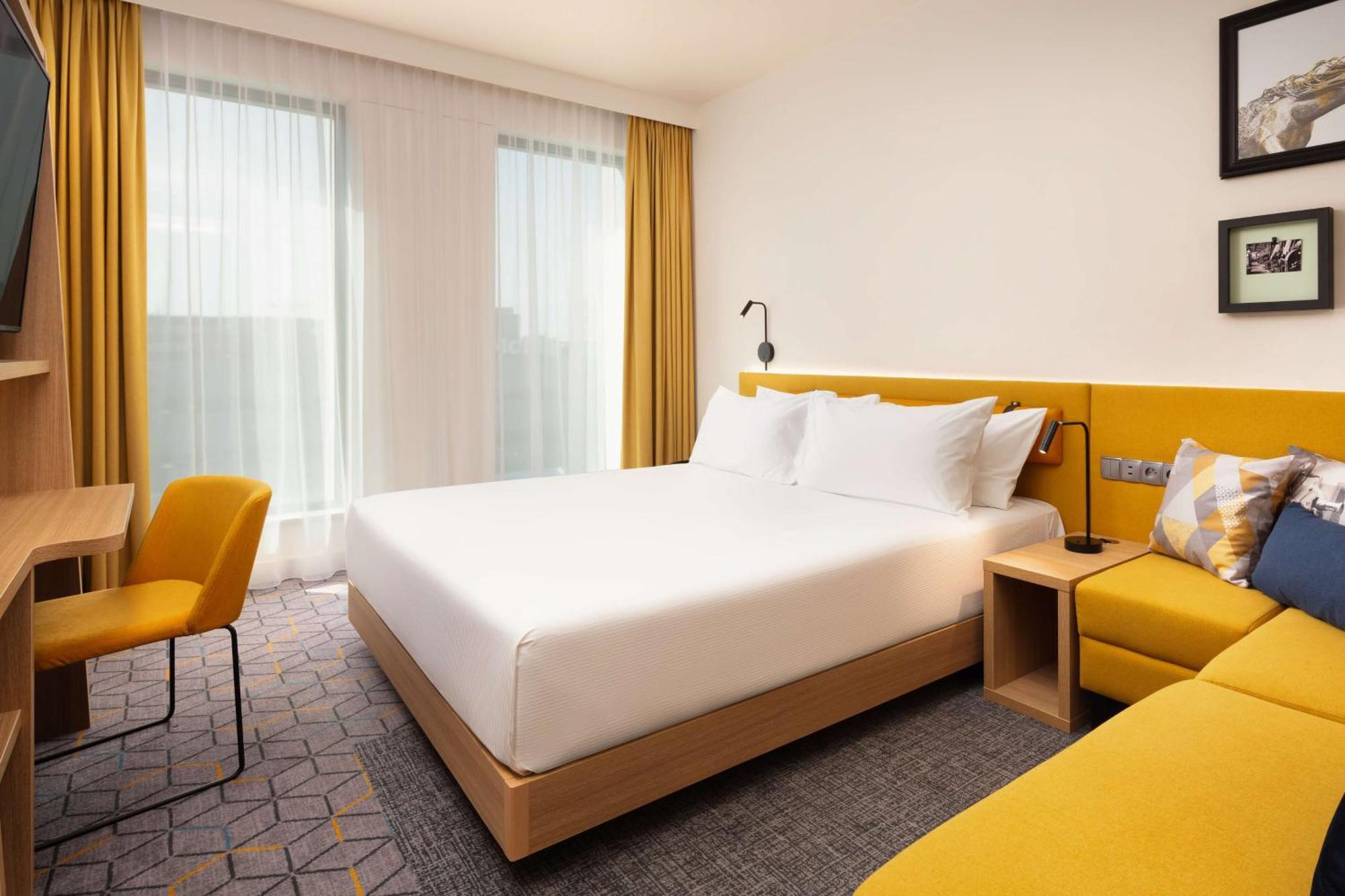 Hampton By Hilton Lodz City Center Bagian luar foto