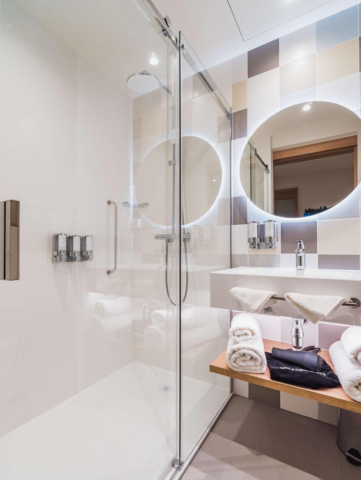 Hampton By Hilton Lodz City Center Bagian luar foto