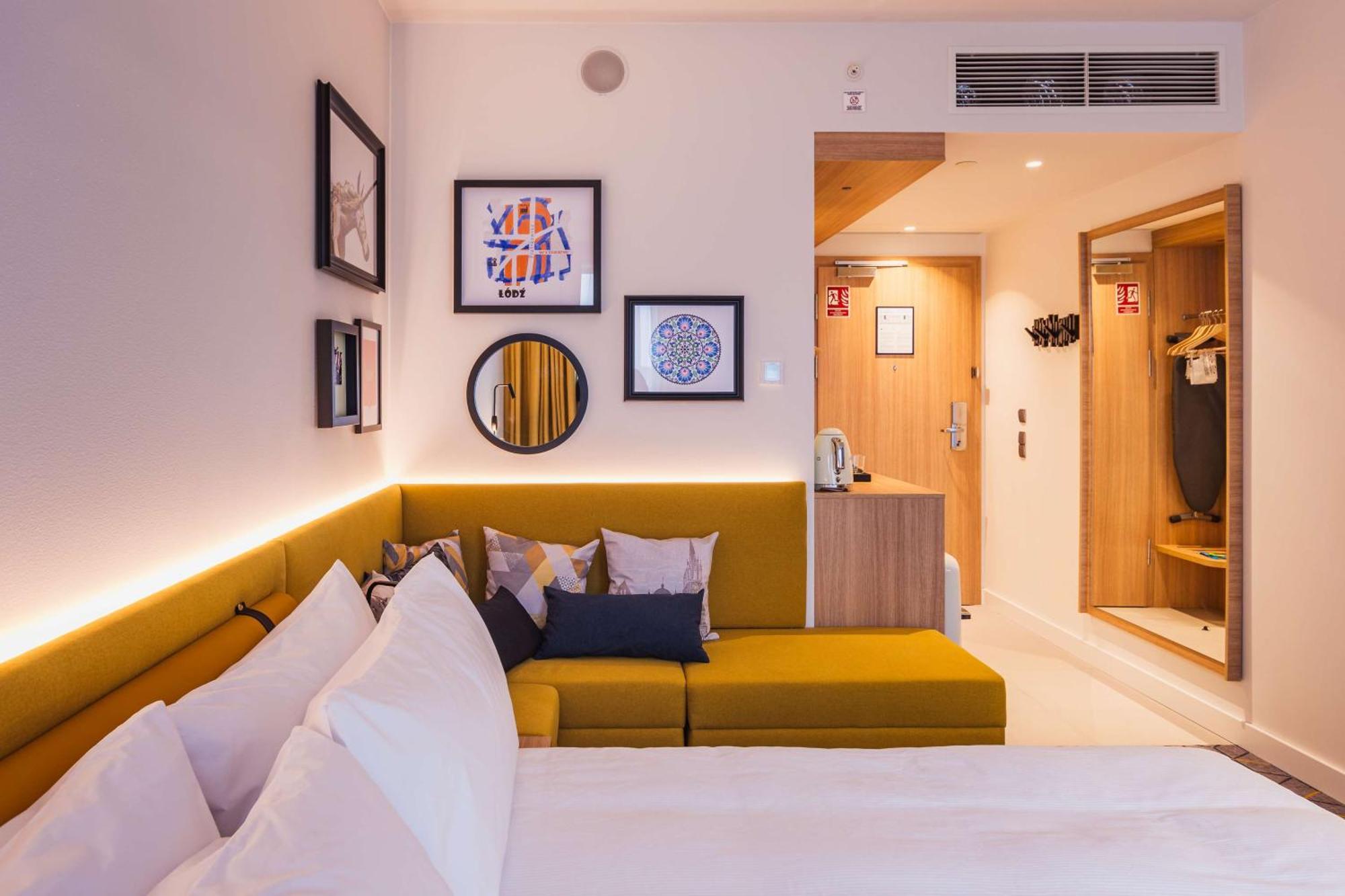 Hampton By Hilton Lodz City Center Bagian luar foto