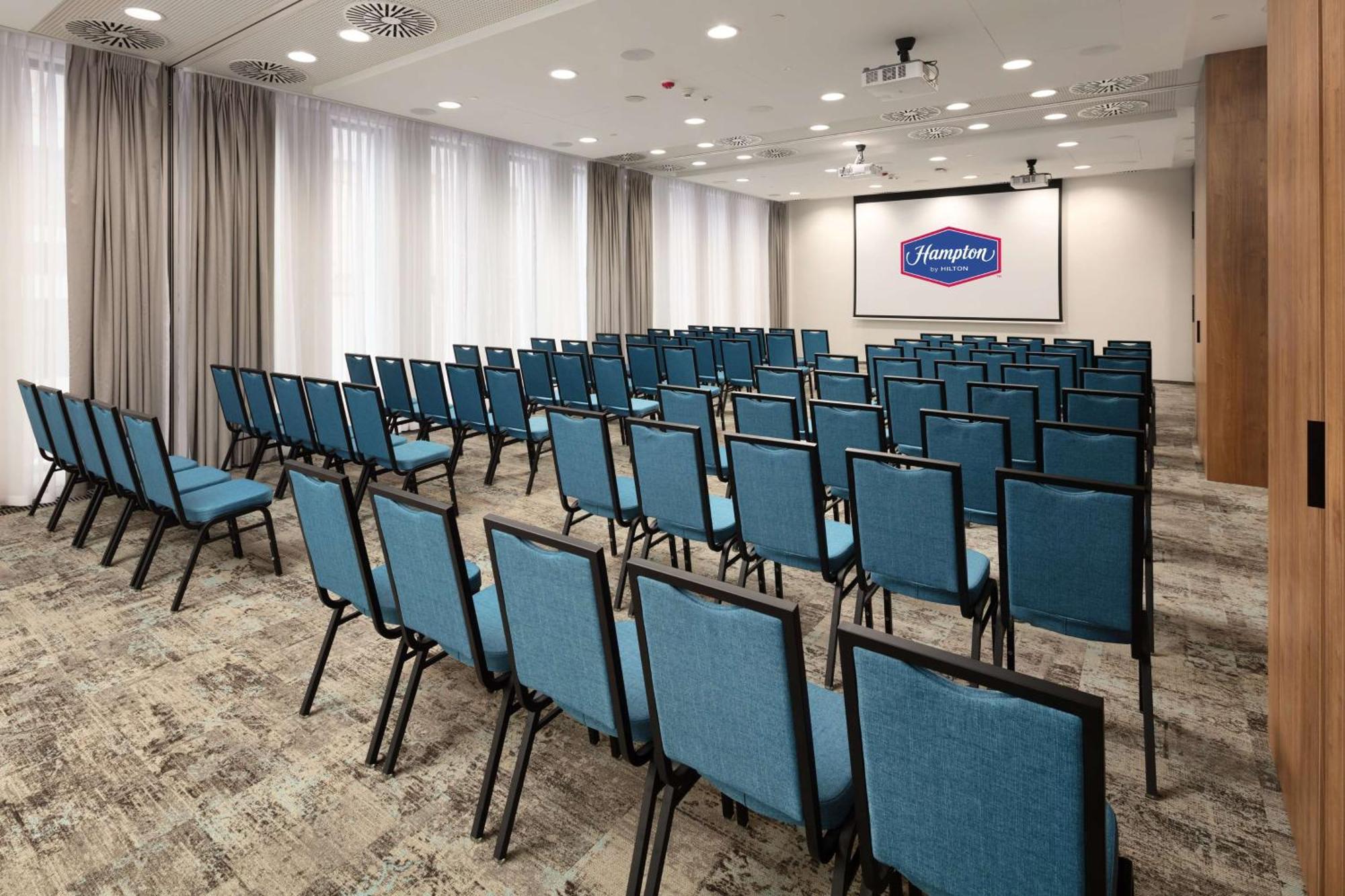 Hampton By Hilton Lodz City Center Bagian luar foto
